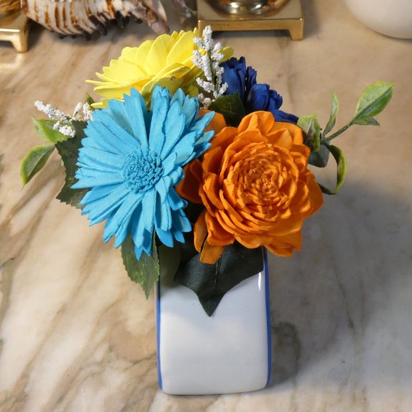 Rainbow planter with 4 pretty coordinating Sola wood flowers - Picture 4 of 7